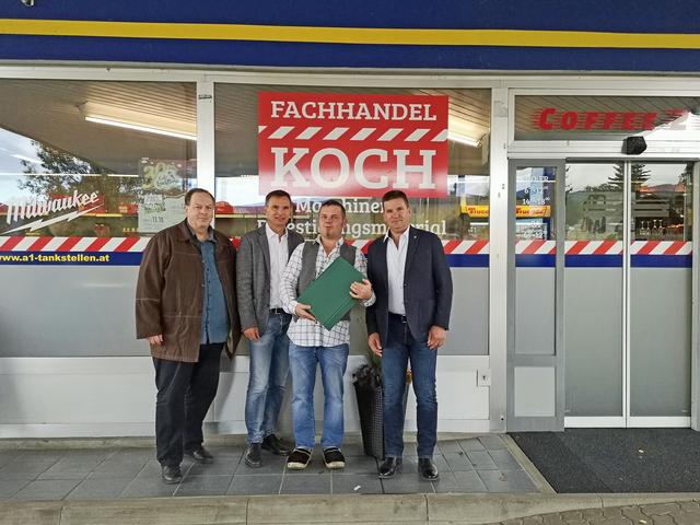 Gratulation: Peter Koch hat in Schwanberg einen Fachhandel eröffnet.