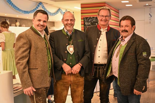 Harry’s Home Geschäftsführer Daniel Prägant, Prokurist und Regionalleiter Österreich/Ungarn der Firma Götz Gebäudemanagement GmbH Dieter Huber, Harald Ultsch und Rudolf Willnauer. | Foto: Rudolf Schmied