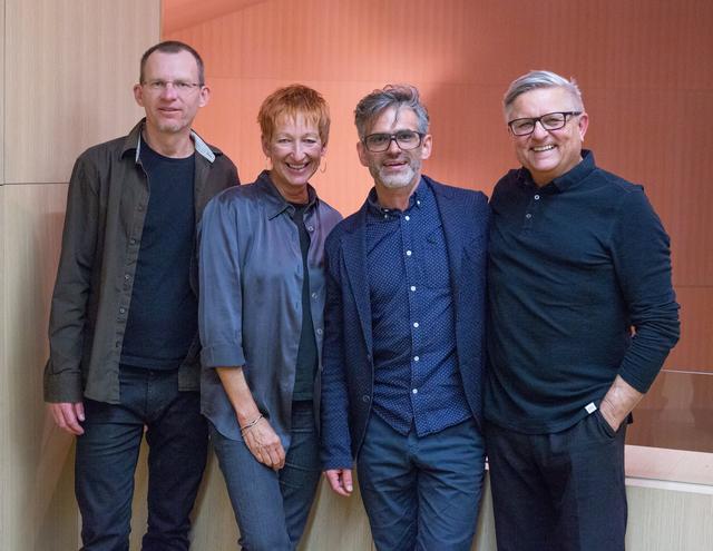 Eva Rossmann und die Gastgeber. 
 | Foto: Local Bühne