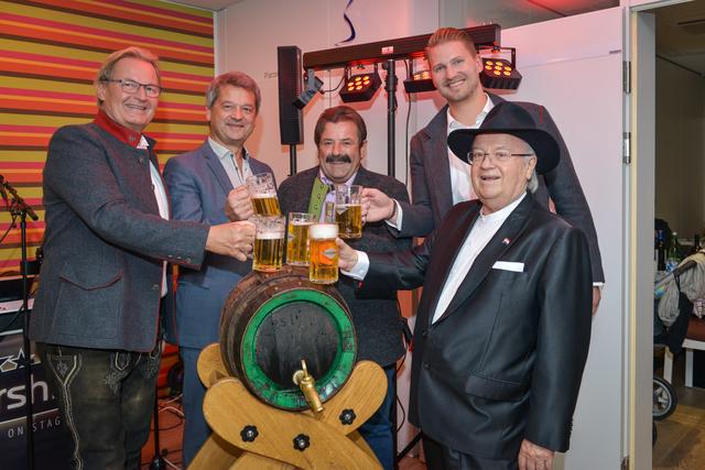 Harry’s Home Gründer Harald Ultsch, Gemeinderat Klaus Striegl, Rudolf Willnauer, Business Development Manager und Prokurist Florian Ultsch und Architekt Wolfgang Kaufmann. | Foto: Rudolf Schmied