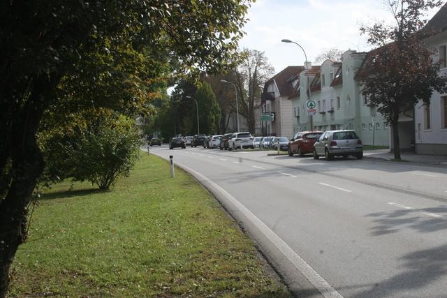 Unbekannte drangen kürzlich in ein Mehrparteienhaus ein.