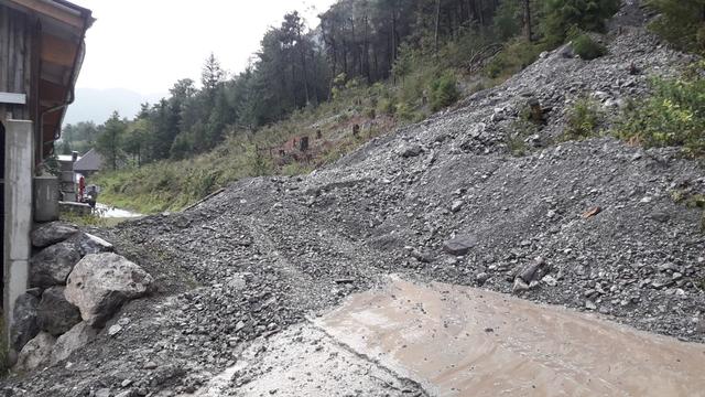  Am 01. September gegen 18:50 Uhr kam es im Gemeindegebiet von Schönwies zu einem Murenabgang. Aufgrund der starken Regenfälle wurden durch den dortigen Bach Gesteinsmaterial gelöst und ging über die Gemeindestraße ab.
Hier geht es zur Story | Foto: Zoom.Tirol