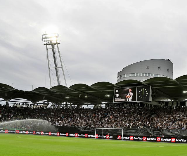 Wertvoll: Die Sturm-Fans konsumieren im Stadion fleißig.  | Foto: GEPA