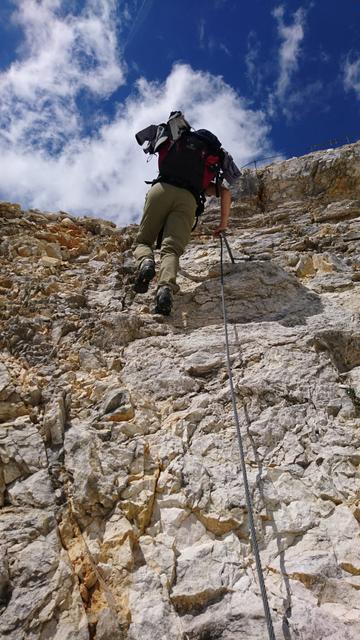 Auch Wetterumschwünge werden von zahlreichen Bergsteigern unterschätzt und können zum Verhängnis werden.