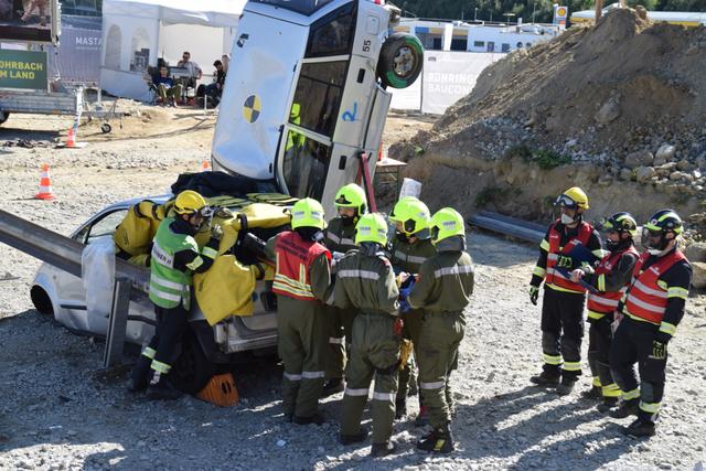 Übungsaufgabe: Binnen 20 Minuten musste ein Verkehrsunfall-Szenario bewältigt und ein Menschenleben gerettet werden.