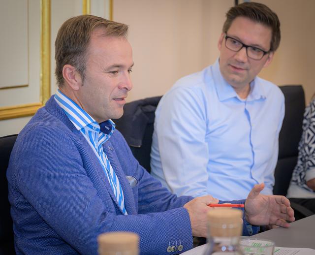 Kulturressortchef Bernhard Auinger mit MCA-Geschäftsführer Thorsten Kieker