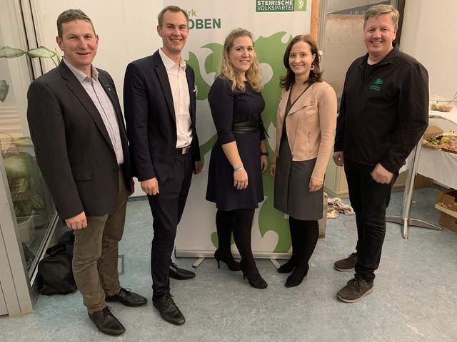 ÖVP-Bezirksparteiobmann Andreas Kühberger, StR Reinhard Lerchbammer, Spitzenkandidatin Sarah Spitzer, Astrid Baumann und Bauernbund-Obmann Andreas Steinegger (v.l.).
