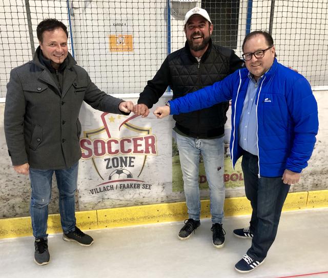 Mit einem neuen Hauptsponsor gehen die Steindorfer in die neue Saison: Michael Herzog-Löschnig, Harald Fuchs, Armin Ratz
