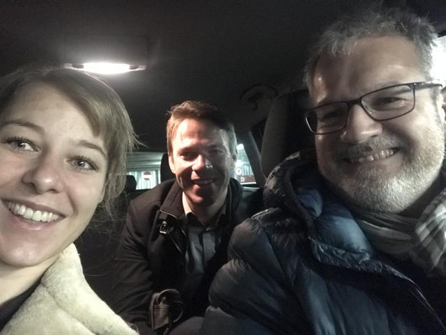 Früh am Morgen, aber gut gelaunt machen sich Susanne, Roland und Christian (rechts) fast jeden Tag gemeinsam auf den Weg von Linz nach Steyr.