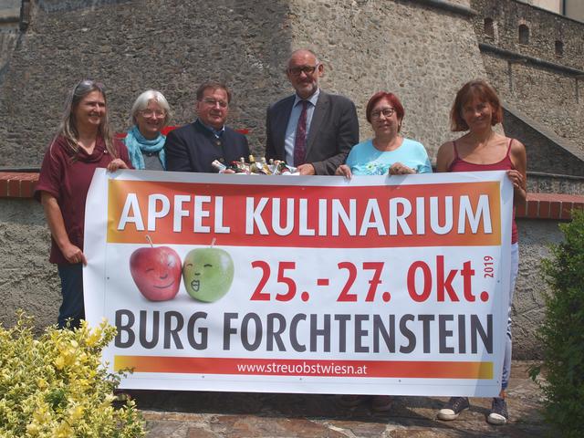 Das Apfelkulinarium wird von der "Wieseninitiative" in enger Zusammenarbeit mit dem Naturparkverein Rosalia-Koglberg, der Gemeinde Forchtenstein und der Burgverwaltung organisiert. | Foto: Wieseninitiative