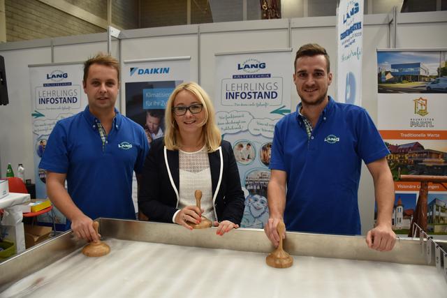 Evelyn Lang und dem Team von Kältetechnik Lang liegt die Ausbildung der Lehrlinge besonders am Herzen. | Foto: Fischer Waltraud