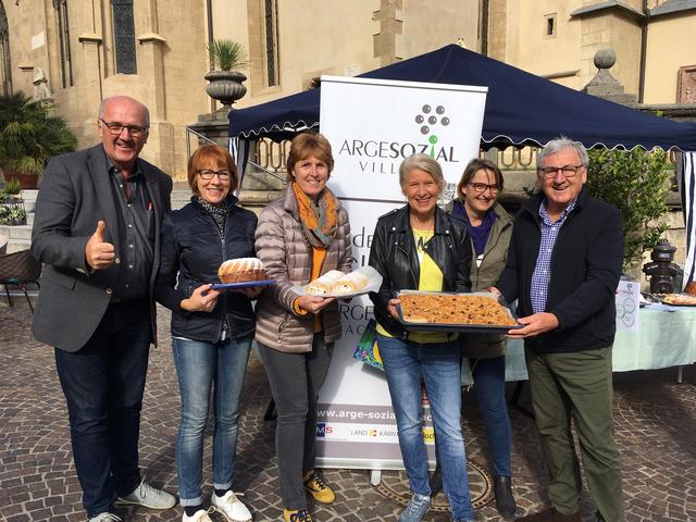 Ehemaliger Bürgermeister Helmut Manzenreiter, Arge Sozial Mitarbeiterinnen Rosmarie Berger und Sonja Juchart, Brigitte Franc-Niederdorfer, Helga Kastner und Gemeinderat Herbert Hartlieb.