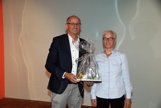 Alpinairum-GF Antom Mattle mit der Vortragenden Andrea Fischer. | Foto: Othmar Kolp