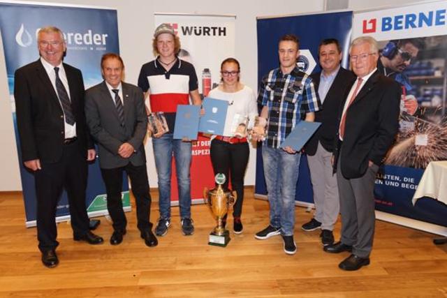 Simon Müllmann (3.v.l.) vom Autohaus Thum in Lienz durfte sich bei den Staatsmeisterschaften der Kfz-Technikerlehrlinge über den dritten Platz freuen.