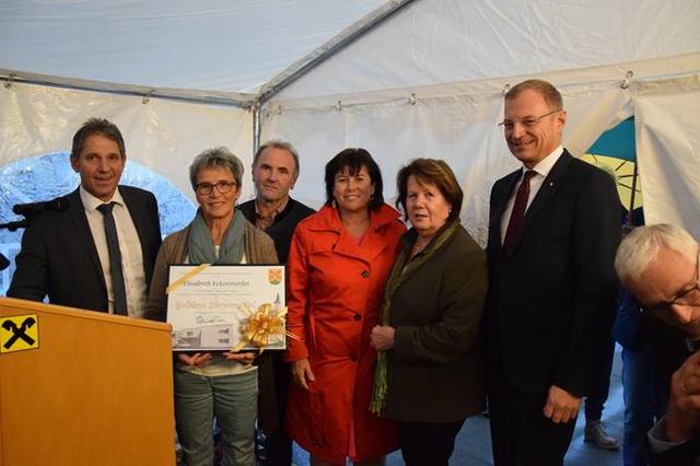 V.l.n.r: Bürgermeister Engelbert Pichler, Elisabeth Eckerstorfer, Vizebürgermeister Ernst Breitenfellner, Landesrätin Birgit Gerstorfer, Lebenshilfe-Präsidentin Helga Scheidl, Landeshauptmann Thomas Stelzer