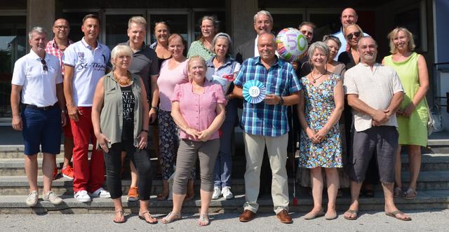 1969 hatten sie ihren ersten Schultag, am 1. September 2019 trafen sich die einstigen Schulkameraden wieder vor der Volksschule Georg-Bilgeri-Straße.