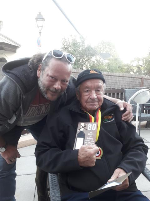 Guido Giovanelli gratuliert Sylvester Ruppitsch.