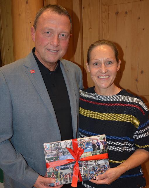Erinnerung an eine Sternstunde: Julius Skamen und Kate Allen, aufgenommen vor kurzem bei der 30-Jahr-Feier des Tria-Vereins in Kitzbühel.