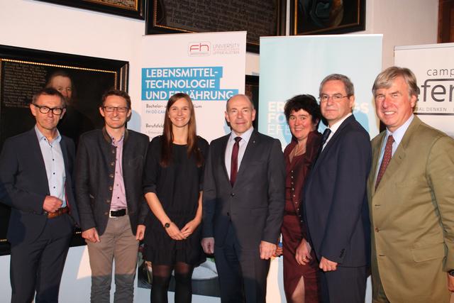 Ernährungsforum Eferding 2019: Klaus Hraby (efko), Rainer Silber (Naturpark Obst-Hügel-Land), Christina Scharfetter (Land schafft Leben), Agrar-Landesrat Max Hiegelsberger, Direktvermarkterin Gabriele Wild-Obermayr (Bio Obst- und Gemüsehof Wild-Obermayr), Otmar Höglinger (FH Wels), Georg Starhemberg (Campus Eferding).  | Foto: Mittermayr/BRS