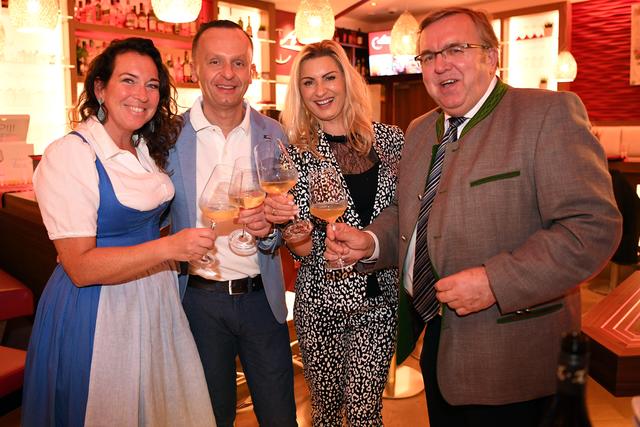 Gundi Gröller (Traunseehotels Traunkirchen ), Willi und Anna Fink (Cafe-Rest. Auszeit Altmünster ) Franz Pernkopf (Gh Grünberg, Gmunden )