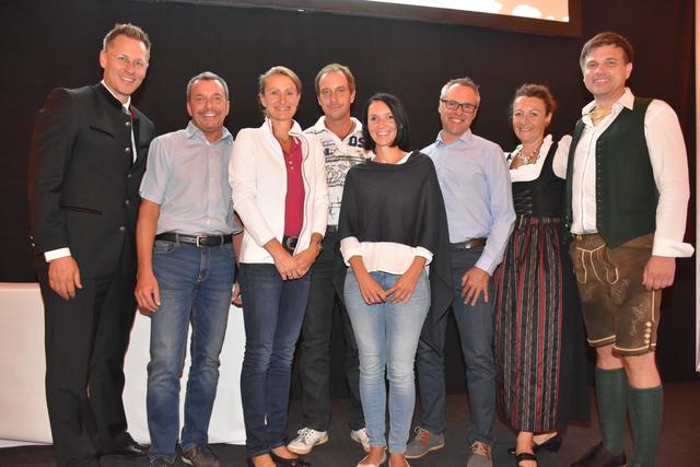 Die Freunde des Freibads aus Pabneukirchen mit Chefredakteur Mag. Thomas Winkler, BezirksRundschau, links.