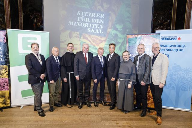 Steirer für den Minoritensaal: Werner Hauser, Christian Purrer, Pater Bernhard Lang, LH Hermann Schützenhöfer, Hans Sünkel, Bürgermeister Siegfried Nagl, Pater Tomasz Zegan, Peter Grabner und Christian Brugger (v. l.)