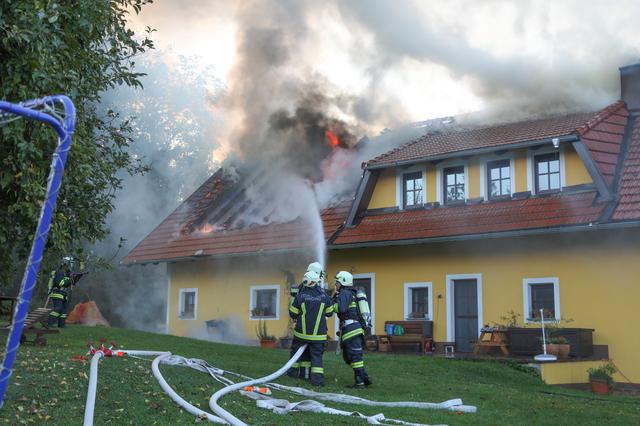 14 Feuerwehren standen bei dem Großbrand im Einsatz.