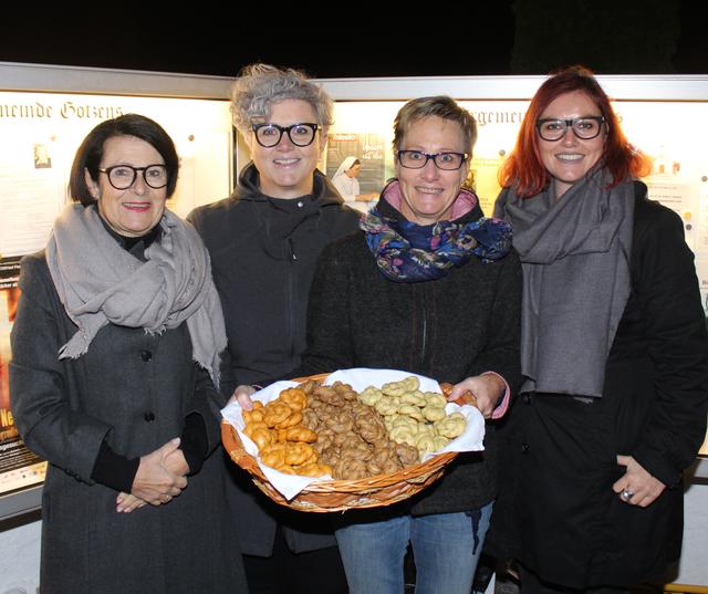 Eine Agape gab es von Evi Auer, Andrea Haid, Barbara Auer und Simone Haid.  | Foto: Suitner