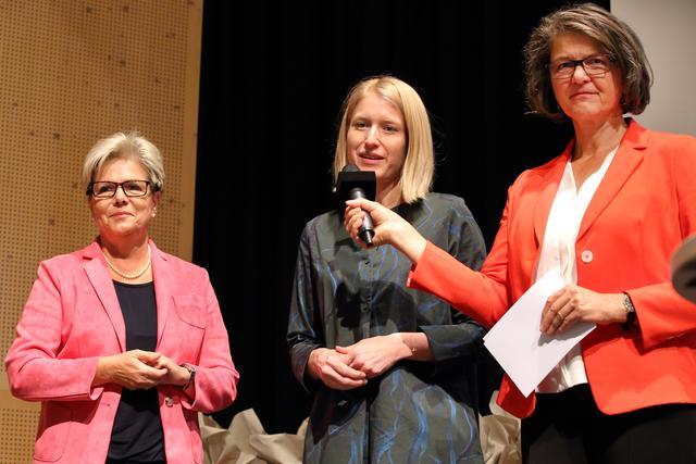 Gastgeberin Bürgermeisterin Christine Eisner (l.). mit Landesrätin Christine Haberlander. | Foto: Land OÖ/Ernst Grilnberger