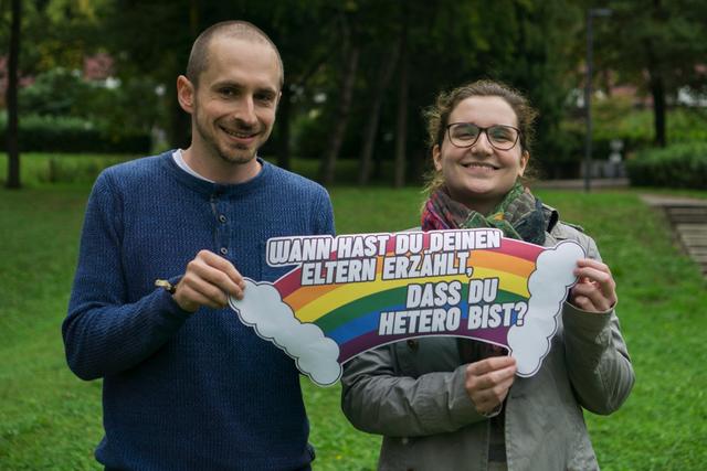 Die Jungen Linken Linz machten am Freitag auf den Coming-Out-Day aufmerksam. | Foto: Junge Linke/Bergthaler