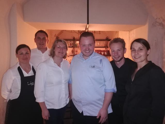 Das Team von Lukas' Restaurant freute sich über den Besuch des Haubenkochs | Foto: Lukas Kienbauer