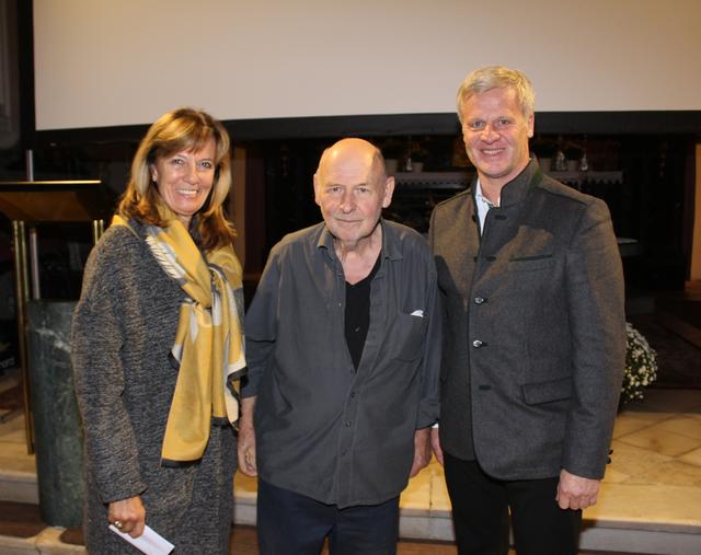 Im Gespräch: Helene und Volkmar Reinalter mit Heinz Fitz | Foto: Suitner