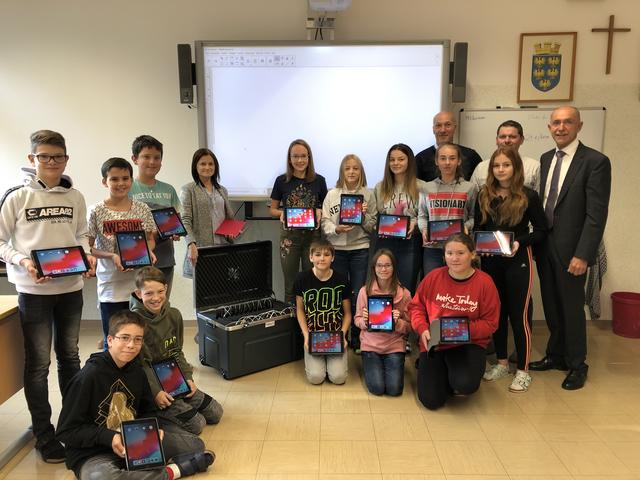 1. Reihe: Matthias Grübl, Laurent Renk, Georg Steininger, Vanessa Preisl, Magdalena Jenny
2. Reihe: Florian Wagner, Florian Koppensteiner, Jonas Schulner, KV Christa Binder, Raphaela Nagelmaier, Anna Eschelmüller, Melek Dikmen, Marlene Bauer, Nicole Wunsch
3. Reihe: Dir. Bernhard Bachofner, EV-Obmann Severin Macho, Bgm. Josef Schaden