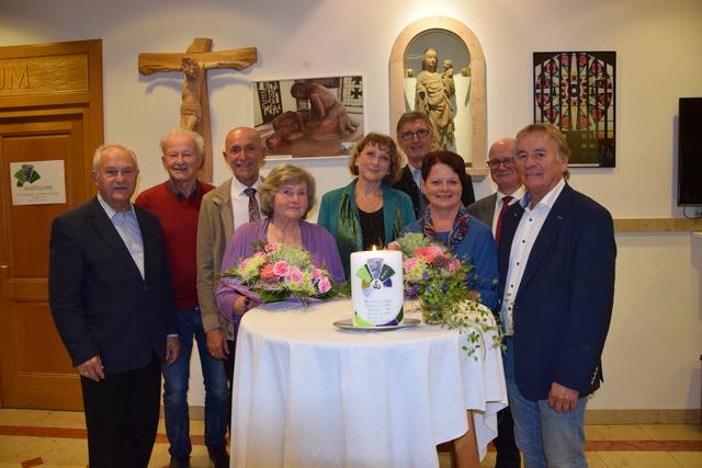 Karl Blümel, Willi Pöll, Bürgermeister Josef Schaden, Inge Engelmayer, Ingrid Engelmayer, Peter Stiegler, Museumsleiterin Maria Hödl, Chorleiter Michael Schäfer, Hermann Grünbeck (v.l.).