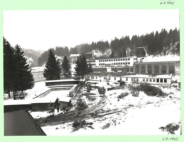 Ein Bild der Planseewerke aus dem Jahr 1962, links sieht man das Schwimmbad.