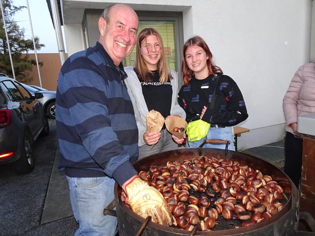 25 Frauen aus den Bezirken Gssing und Jennersdorf fanden sich zum fnften Renate-Treffen ein. Es kamen Renates aus Wallendorf, Ollersdorf, Poppendorf Bezirk Jennersdorf in Burgenland - Thema auf zarell.com