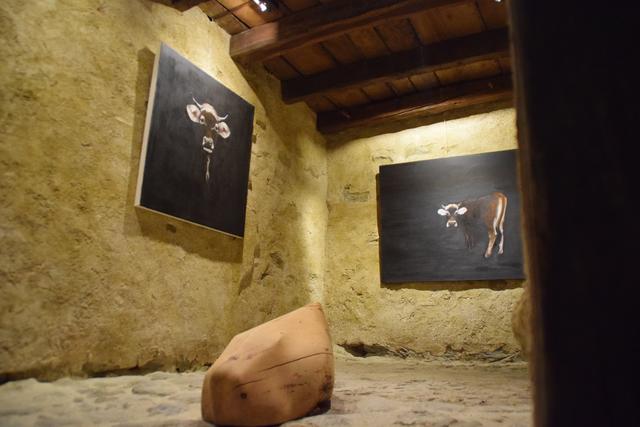 Gemälde und Skulptur im Kontrast. | Foto: Siegele