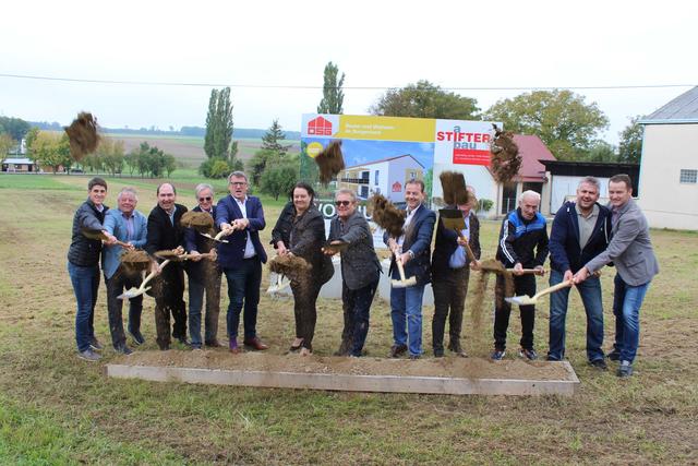 schwungvoller Spatenstich in Nebersdorf /Šuševo