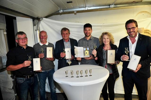 Begeisterte Ehrengäste: Jakob Annewanter, Hermann Kapferer, Toni Bucher, Thomas Oberdanner, Gabi Kapferer-Pittracher und Christian Abenthung | Foto: Hassl