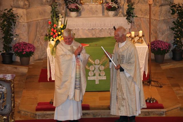 Dekan Franz Neuner und Pfarrer Martin Schautzgy.
