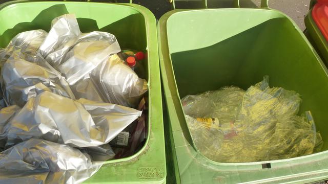 Zwei 240 Liter gelbe Tonnen (Leichtverpackung) vom Graz-Marathon 2019. Alles "Plastik" oder? und somit korrekt :-)