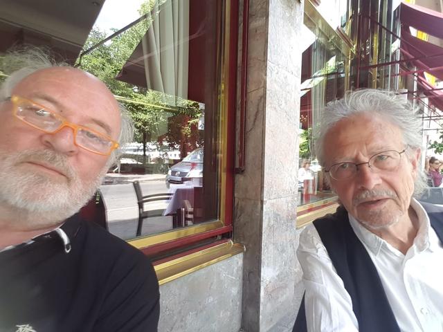 Ein Selfie mit einem Nobelpreisträger: Lojze Wieser und Peter Handke | Foto: Wieser