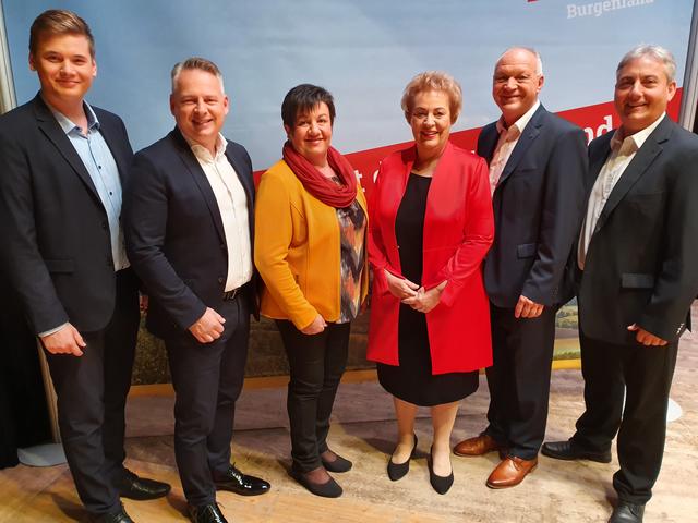 Treten im Jänner an: Spitzenkandidatin Verena Dunst (3. von rechts) mit Kevin Sifkovits, Jürgen Schabhüttl, Michaela Raber, Wolfgang Sodl und Christian Garger (von links).
