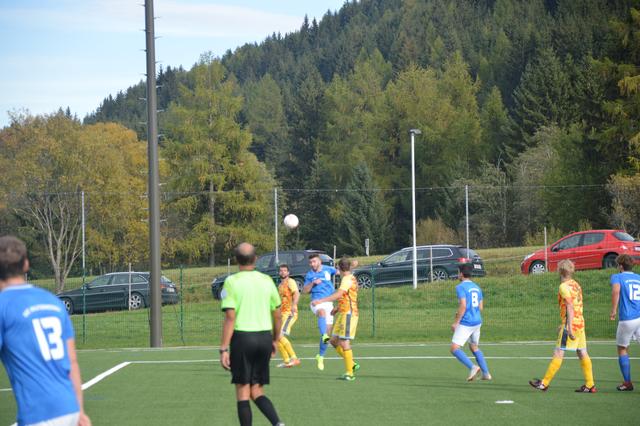 Mauterndorf (in Blau) kam in der zweiten Spielhälfte nicht mehr ins Spiel.
