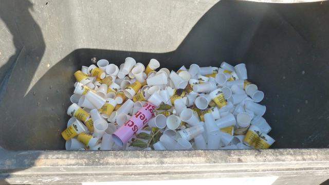 Dritte 1.100 Liter Restmülltonne beim Graz-Marathon 2019 (Labestation Fischergasse). Wer erkennt einen Restmüll?