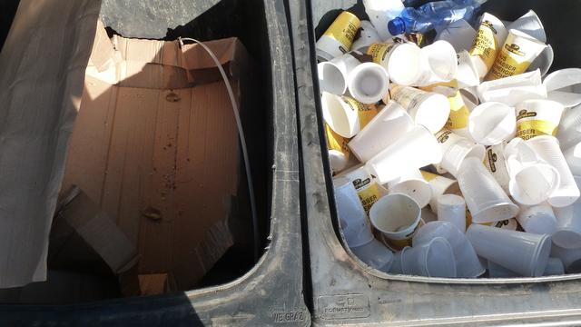 Zwei 240 Liter Restmülltonnen vom Graz-Marathon 2019. Wer erkennt einen Restmüll?