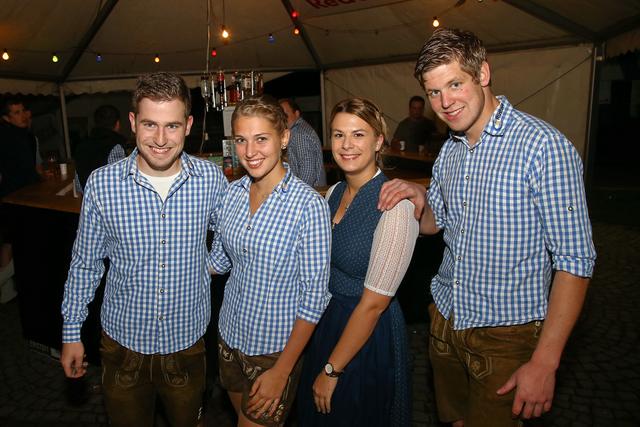 David, Andrea, Christina und Philipp von der Landjugend Rüstorf freuten sich über viele Besucher.