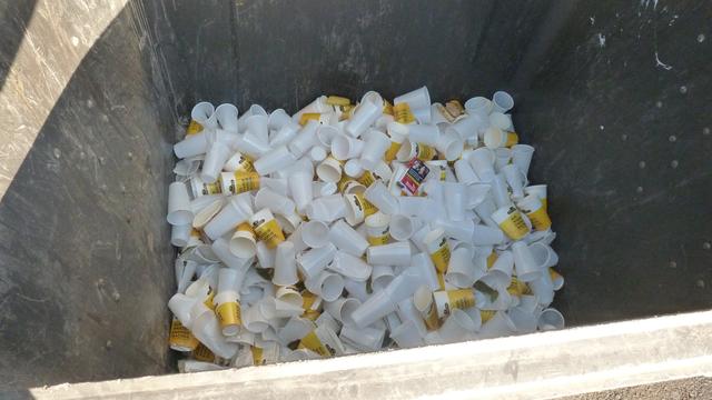 Zweite 1.100 Liter Restmülltonne beim Graz-Marathon 2019 (Labestation Fischergasse). Wer erkennt einen Restmüll?