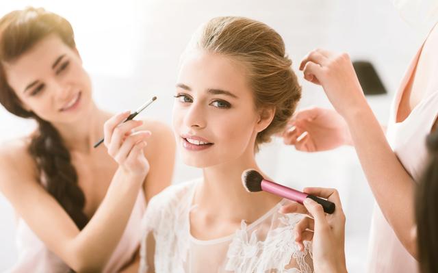 Mitspielen und Make-up für den schönsten Tag im Leben gewinnen.