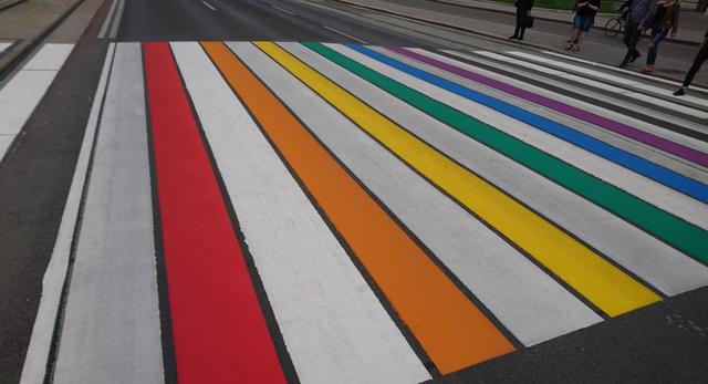 So bunt kann ein Zebrastreifen werden.